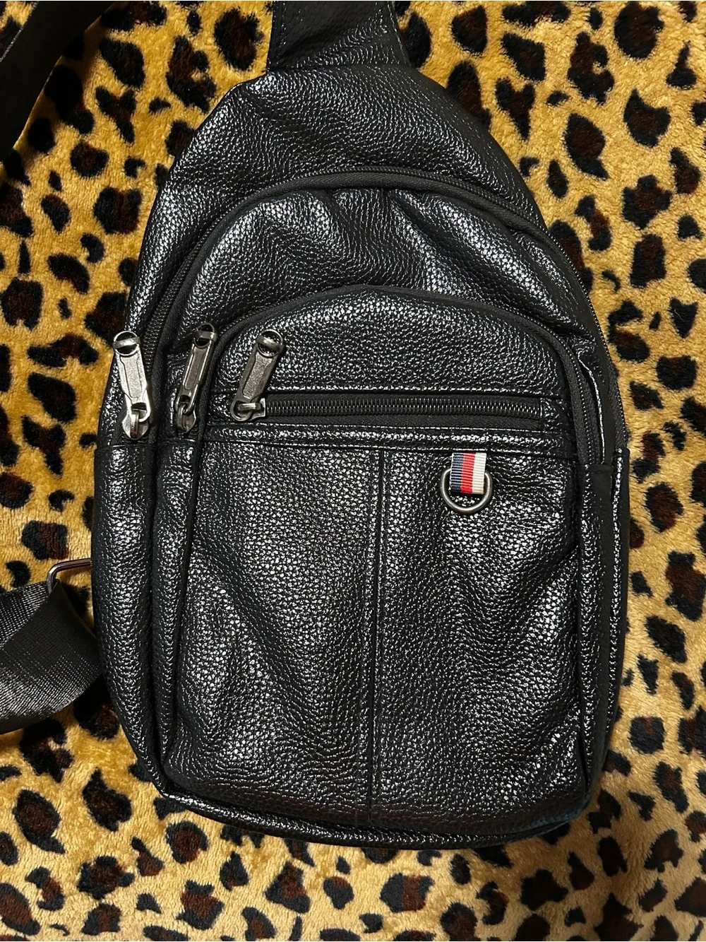 Black Leather-Textured Men’s Crossbody Bag with Tricolor Emblem